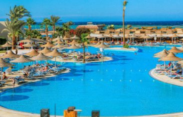 МИД просит туристов не покидать курортные зоны Египта